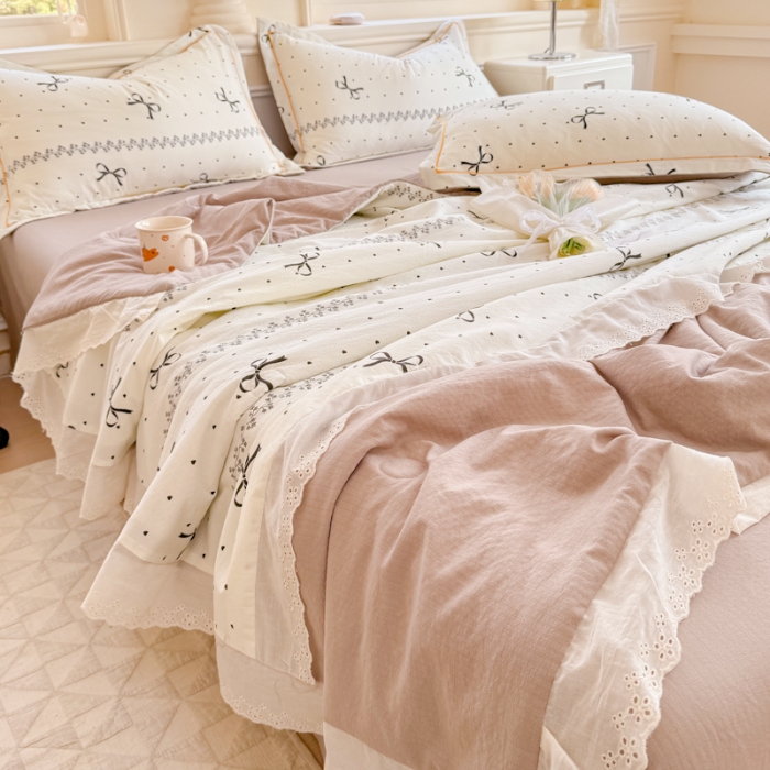 91家纺网 家纺一手货源 找家纺 【苏东来】2026小清新韩版印花蕾丝花边皱皱棉工艺款拼接单夏被四件套韩式赫本碎花仙女荷叶边夏凉被子空调被双人春秋被可水洗 蝴蝶结