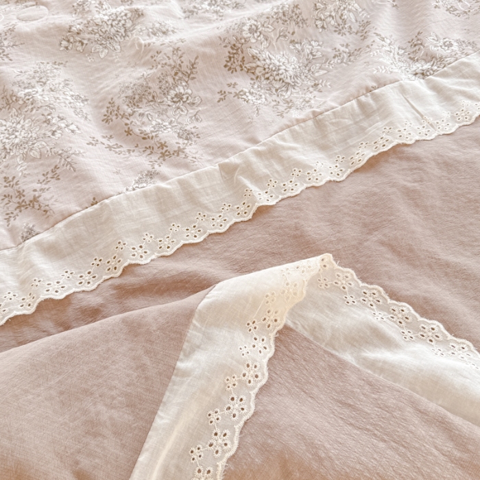 91家纺网 家纺一手货源 找家纺 【苏东来】2026小清新韩版印花蕾丝花边皱皱棉工艺款拼接单夏被四件套韩式赫本碎花仙女荷叶边夏凉被子空调被双人春秋被可水洗 木棉花