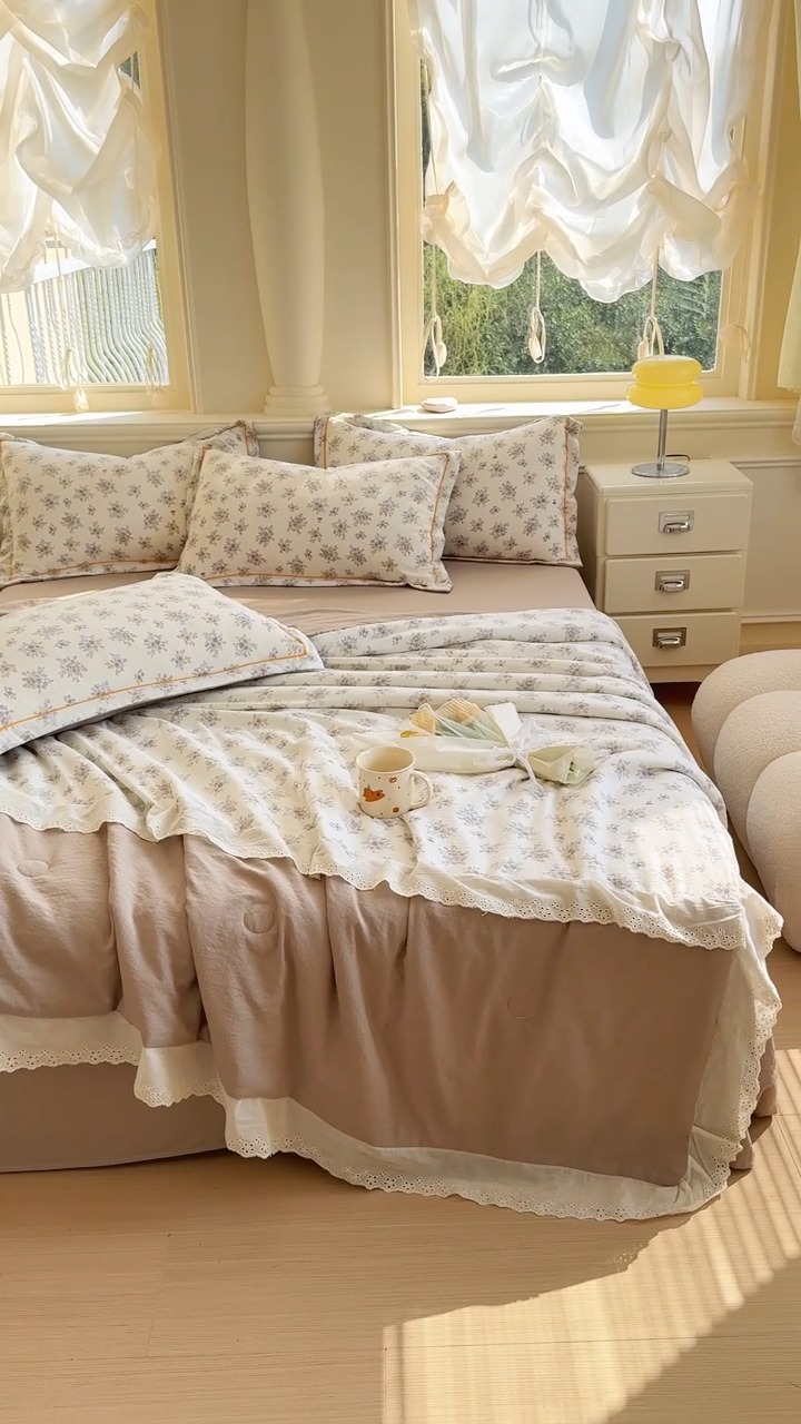 91家纺网 家纺一手货源 找家纺 【苏东来】2026小清新韩版印花蕾丝花边皱皱棉工艺款拼接单夏被四件套韩式赫本碎花仙女荷叶边夏凉被子空调被双人春秋被可水洗 花盏 