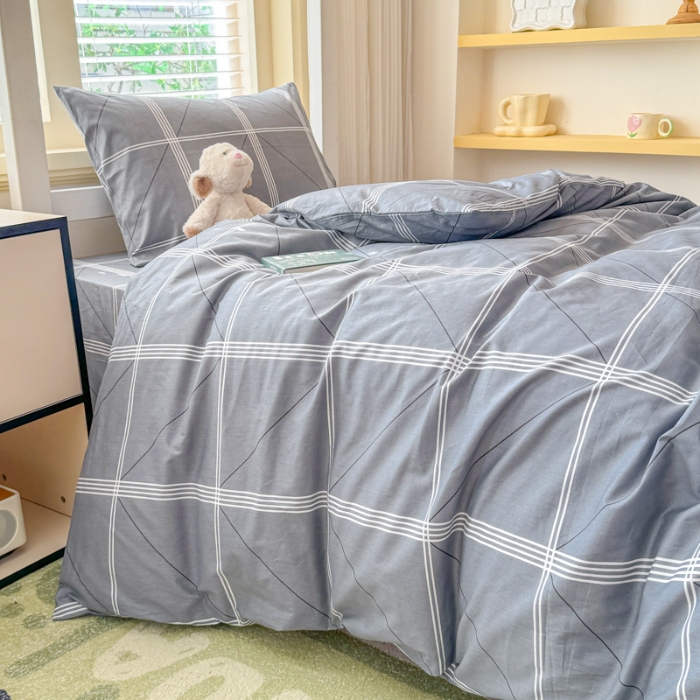 91家纺网 家纺一手货源 找家纺 【疆东】2026简约13372纯棉全棉学生三件套学生季宿舍上下铺全棉纯棉格子印花三件套件单品被套床单 快时尚