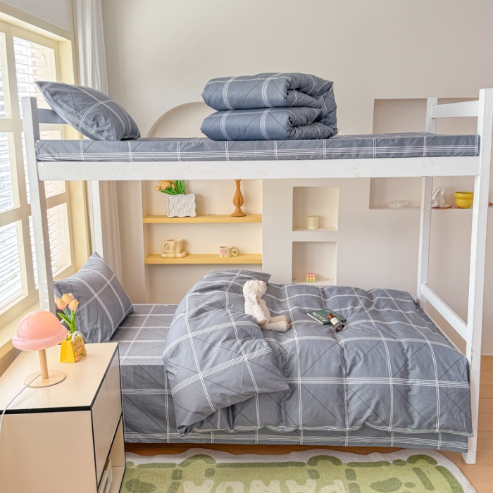 91家纺网 家纺一手货源 找家纺 【疆东】2026简约13372纯棉全棉学生三件套学生季宿舍上下铺全棉纯棉格子印花三件套件单品被套床单 快时尚