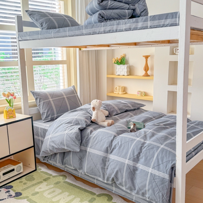 91家纺网 家纺一手货源 找家纺 【疆东】2026简约13372纯棉全棉学生三件套学生季宿舍上下铺全棉纯棉格子印花三件套件单品被套床单 快时尚