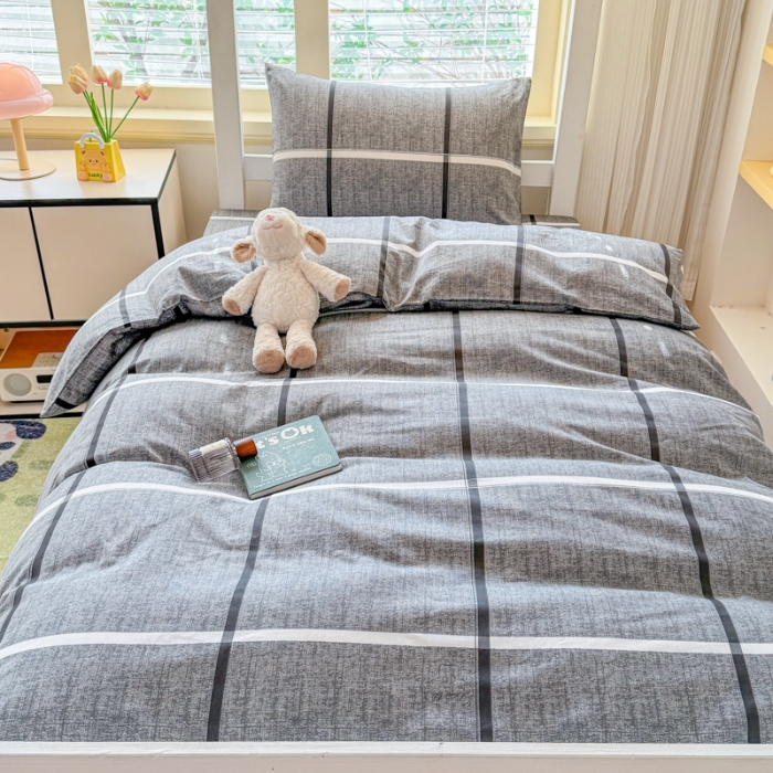 91家纺网 家纺一手货源 找家纺 【疆东】2026简约13372纯棉全棉学生三件套学生季宿舍上下铺全棉纯棉格子印花三件套件单品被套床单 摩登