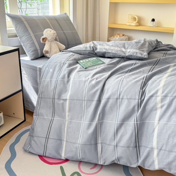 91家纺网 家纺一手货源 找家纺 【疆东】2026简约13372纯棉全棉学生三件套学生季宿舍上下铺全棉纯棉格子印花三件套件单品被套床单 幻影灰