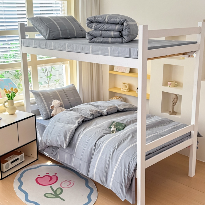 91家纺网 家纺一手货源 找家纺 【疆东】2026简约13372纯棉全棉学生三件套学生季宿舍上下铺全棉纯棉格子印花三件套件单品被套床单 幻影灰