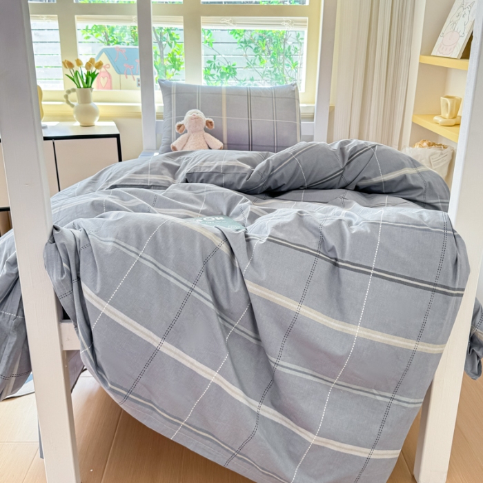 91家纺网 家纺一手货源 找家纺 【疆东】2026简约13372纯棉全棉学生三件套学生季宿舍上下铺全棉纯棉格子印花三件套件单品被套床单 幻影灰