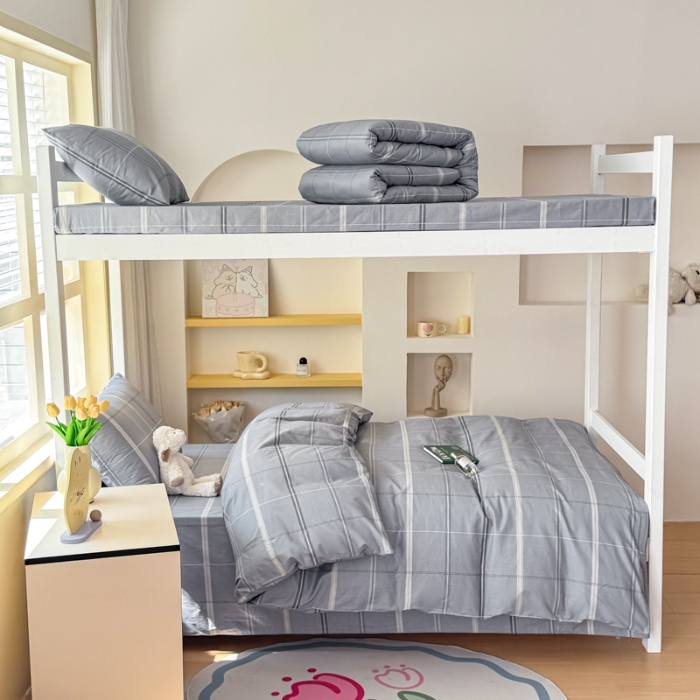 91家纺网 家纺一手货源 找家纺 【疆东】2026简约13372纯棉全棉学生三件套学生季宿舍上下铺全棉纯棉格子印花三件套件单品被套床单 幻影灰