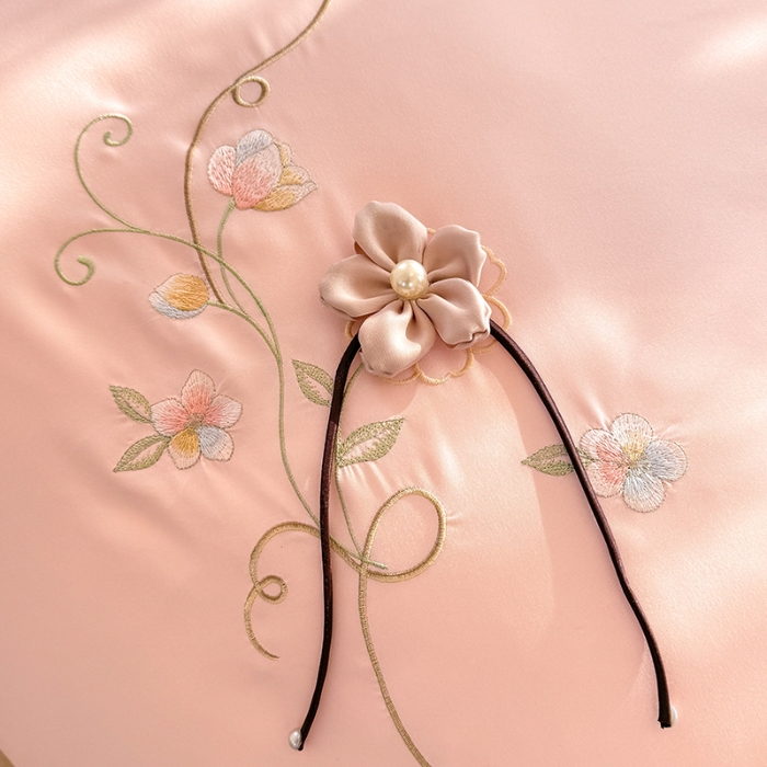 91家纺网 家纺一手货源 找家纺 （总）专柜品质苏米娜家纺2026春夏韩版法式公主风水洗棉床盖款多功能二合一被套 夏被床盖四件套--花颜系列 花颜-樱花粉 