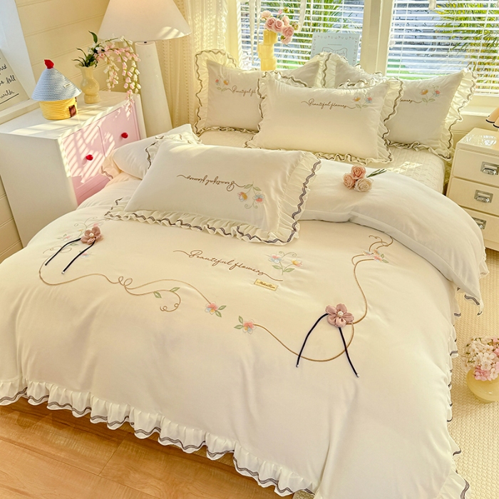 91家纺网 家纺一手货源 找家纺 （总）专柜品质苏米娜家纺2026春夏韩版法式公主风水洗棉床盖款多功能二合一被套 夏被床盖四件套--花颜系列 花颜-奶油白 