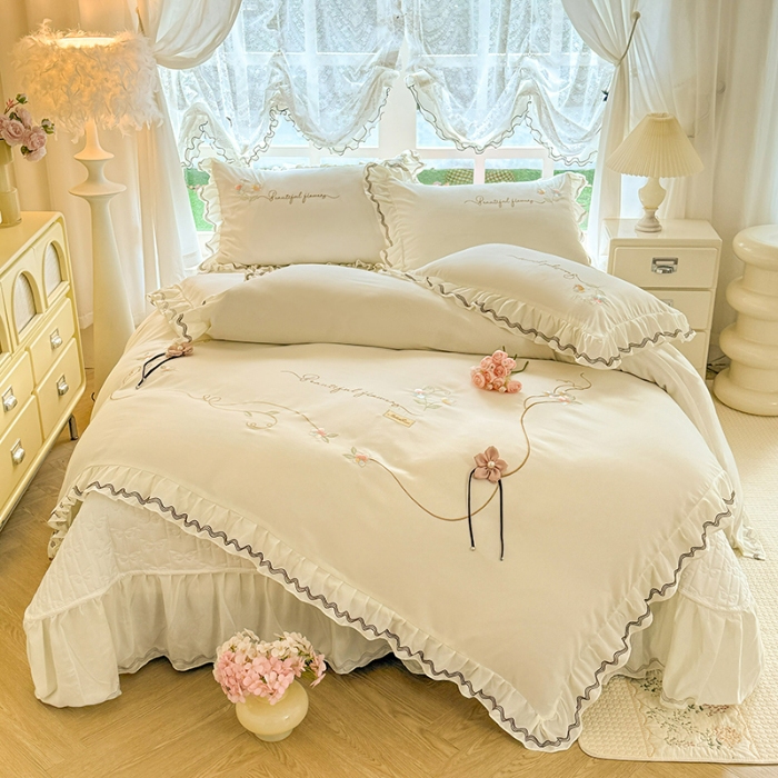 91家纺网 家纺一手货源 找家纺 （总）专柜品质苏米娜家纺2026春夏韩版法式公主风水洗棉床盖款多功能二合一被套 夏被床盖四件套--花颜系列 花颜-奶油白 