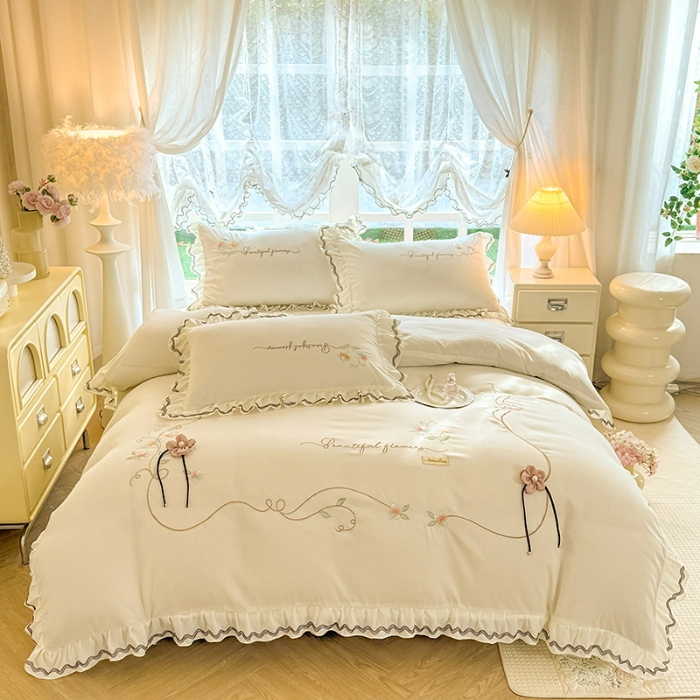 91家纺网 家纺一手货源 找家纺 （总）专柜品质苏米娜家纺2026春夏韩版法式公主风水洗棉床盖款多功能二合一被套 夏被床盖四件套--花颜系列 花颜-奶油白 
