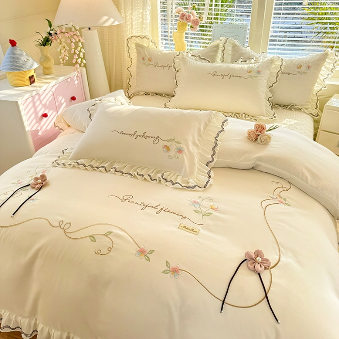 91家纺网 家纺一手货源 找家纺 （总）专柜品质苏米娜家纺2026春夏韩版法式公主风水洗棉床盖款多功能二合一被套 夏被床盖四件套--花颜系列 花颜-奶油白 