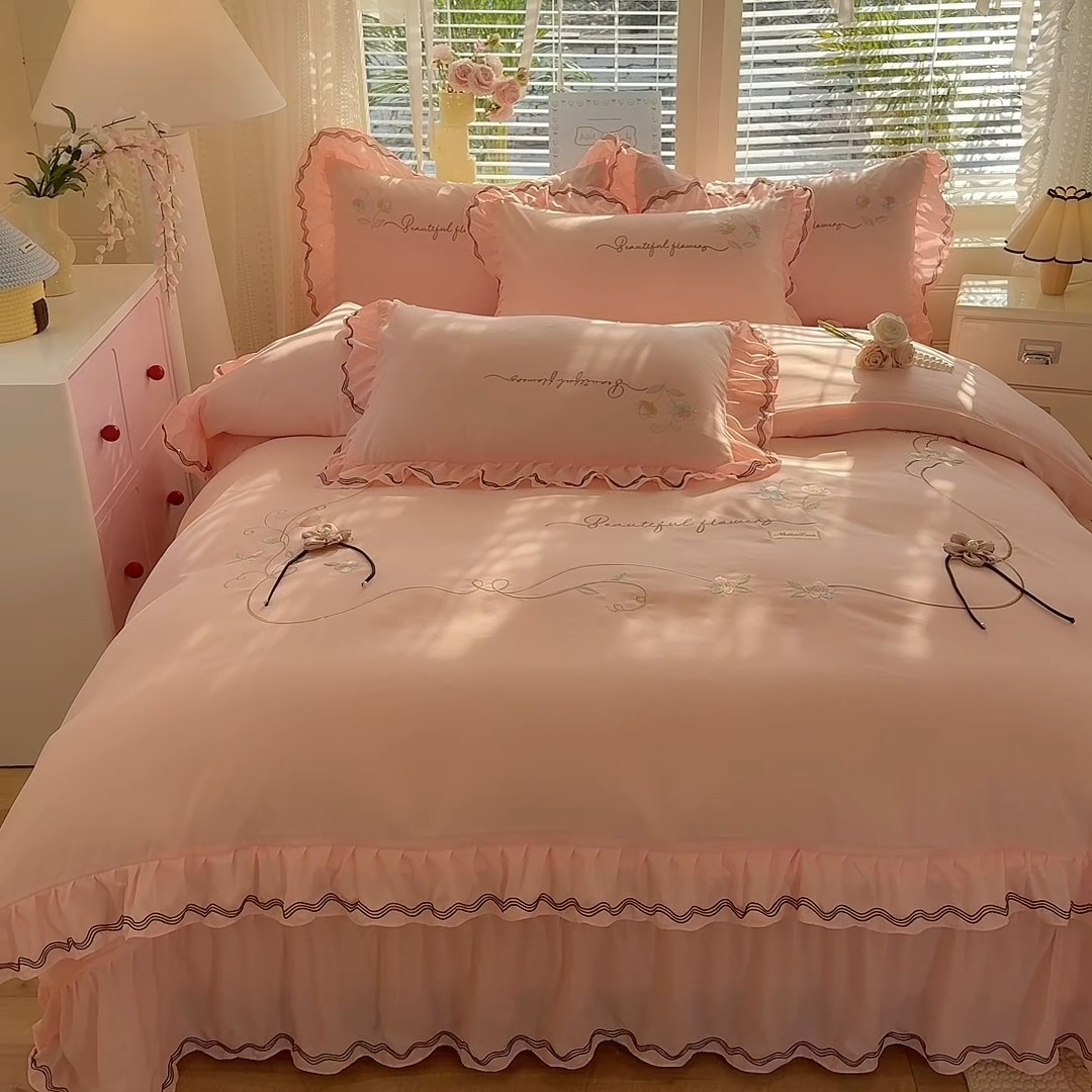 91家纺网 家纺一手货源 找家纺 （总）专柜品质苏米娜家纺2026春夏韩版法式公主风水洗棉床盖款多功能二合一被套 夏被床盖四件套--花颜系列 花颜-樱花粉 