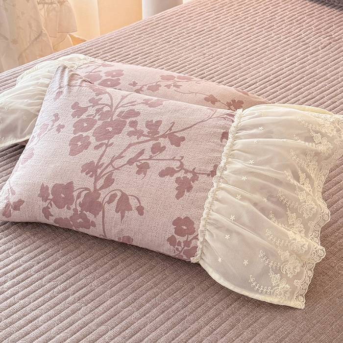 91家纺网 家纺一手货源 找家纺 漫布云2026春夏新款法式复古双层花边大蕾丝水洗棉亚麻床盖款四件套全棉纯棉印花小碎花四件套 粉黛  