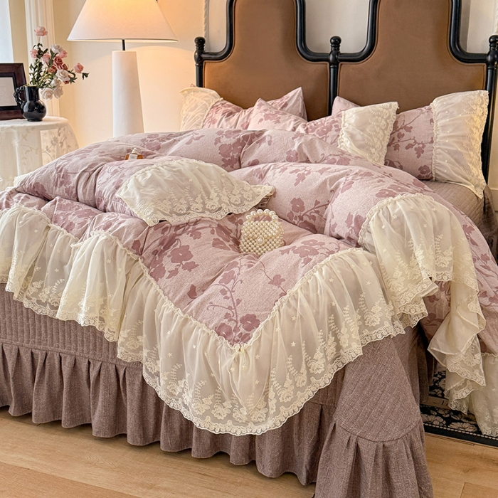 91家纺网 家纺一手货源 找家纺 漫布云2026春夏新款法式复古双层花边大蕾丝水洗棉亚麻床盖款四件套全棉纯棉印花小碎花四件套 粉黛  