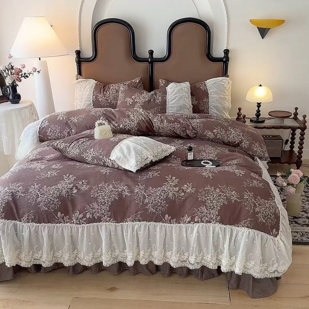 91家纺网 家纺一手货源 找家纺 漫布云2026春夏新款法式复古双层花边大蕾丝水洗棉亚麻床盖款四件套全棉纯棉印花小碎花四件套 罗拉 