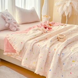 91家纺网 家纺一手货源 找家纺 （总）【疆东】2026高端法式韩版花边A类母婴级印花全棉双层纱单夏被子清新公主风荷叶边纯棉双层纱夏凉被空调被春秋被,彩虹,草莓兔女孩,春日颂,蝴蝶结女孩,花园小兔,领带小熊,萌宝,兔宝宝,兔兔晚安,薇薇安,油画,月光蔷薇,组合图