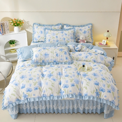 91家纺网 家纺一手货源 找家纺 （总）三友家纺 爆款韩版蕾丝花边床盖四件套（被套款 夏被款）,复古花曲,夏韵 蓝,清香,奶油草莓,夏韵 紫,恋爱季 绿,恋爱季 粉,绚丽花香,花影,蝶之舞,花香,郁金香,风华,花风絮语,爱心 粉,爱心 咖,橙果香,粉蝶,粉韵,复古蝴蝶结,铃兰,紫梦,紫薇,浪漫蝴蝶结