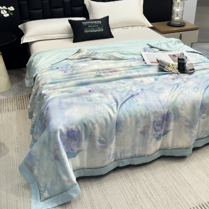 91家纺网 家纺一手货源 找家纺 （总）雅高 2026新品曼珠沙华50s超细旦莱赛尔天丝数码印花镂空抗菌夏被夏凉被子空调被被子