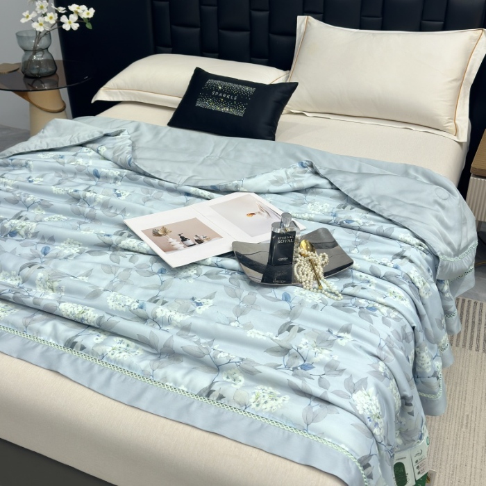 91家纺网 家纺一手货源 找家纺 （总）雅高 2026新品曼珠沙华50s超细旦莱赛尔天丝数码印花镂空抗菌夏被夏凉被子空调被被子