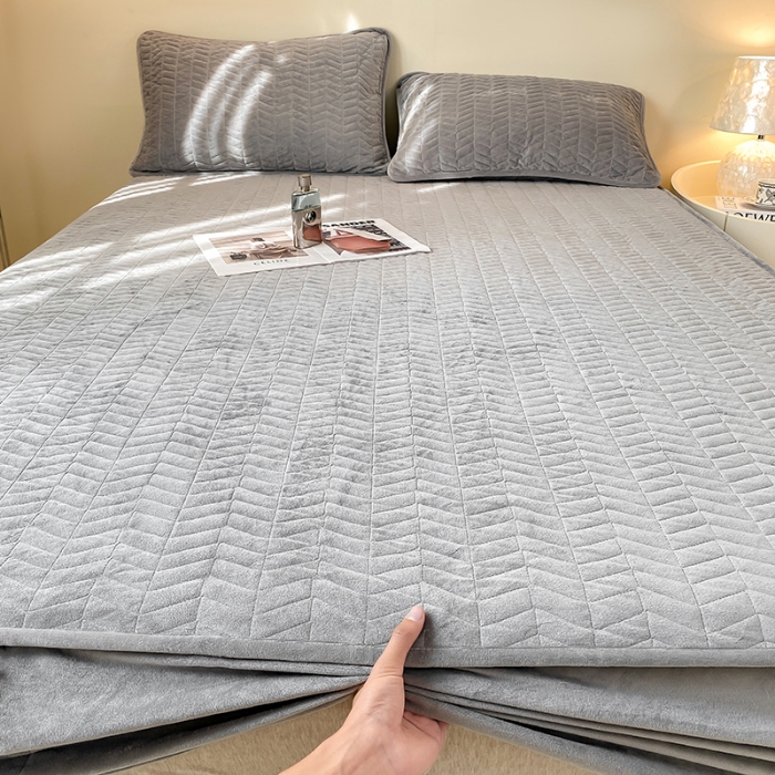 91家纺网 家纺一手货源 找家纺 延遥2026新款A类舒适床笠保暖婴儿绒宝宝绒牛奶绒绗缝夹棉单件床笠 烟灰