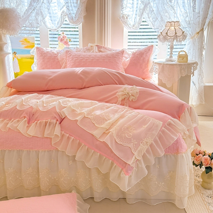 91家纺网 家纺一手货源 找家纺 苏米娜2026春夏新品韩版公主风小清新水洗棉床盖四件套针织棉双层纱纯棉棉麻全棉公主风床盖款四件套 幸运花-樱花粉  