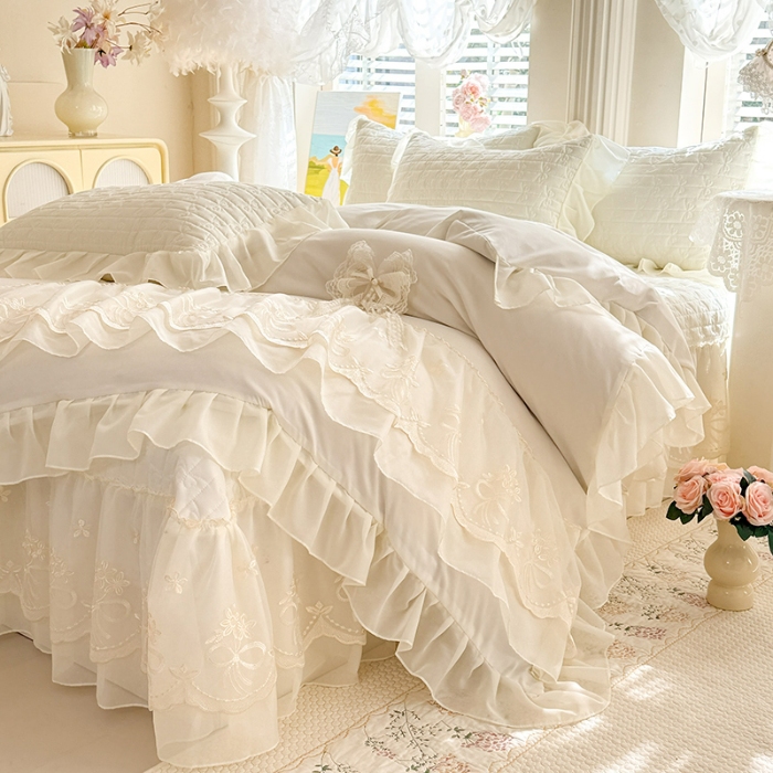 91家纺网 家纺一手货源 找家纺 苏米娜2026春夏新品韩版公主风小清新水洗棉床盖四件套针织棉双层纱纯棉棉麻全棉公主风床盖款四件套 幸运花-奶油白 