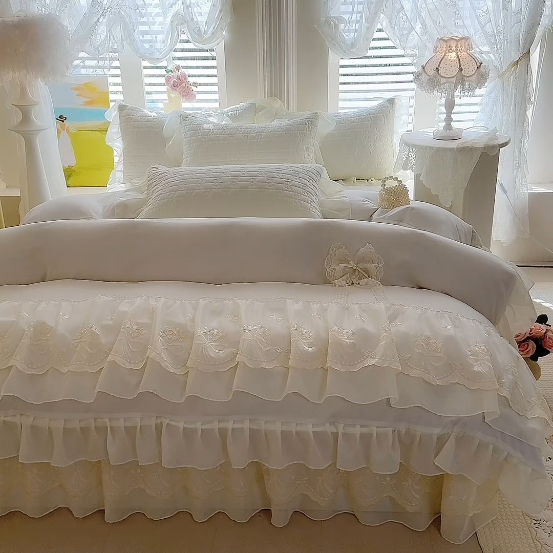 91家纺网 家纺一手货源 找家纺 苏米娜2026春夏新品韩版公主风小清新水洗棉床盖四件套针织棉双层纱纯棉棉麻全棉公主风床盖款四件套 幸运花-奶油白 