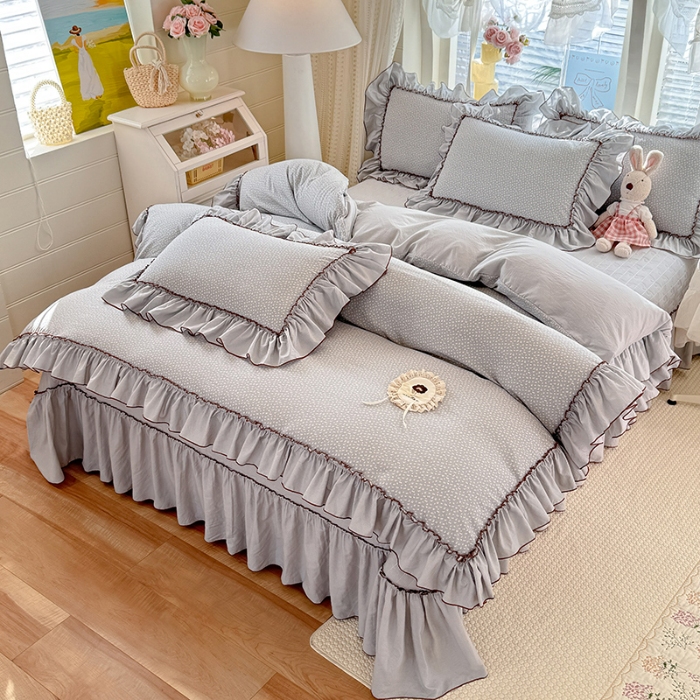 91家纺网 家纺一手货源 找家纺 漫布云2026春夏新品韩版公主风超柔水洗棉床盖四件套刺绣针织棉双层纱纯棉棉麻全棉公主风床盖款四件套 芬迪-可可灰