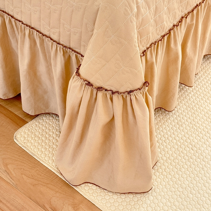 91家纺网 家纺一手货源 找家纺 漫布云2026春夏新品韩版公主风超柔水洗棉床盖四件套刺绣针织棉双层纱纯棉棉麻全棉公主风床盖款四件套  芬迪-松露咖 