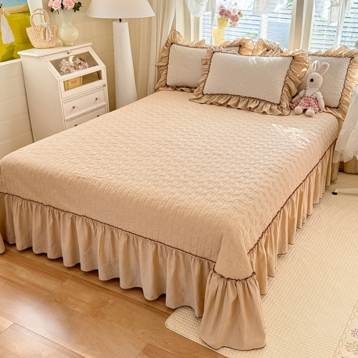 91家纺网 家纺一手货源 找家纺 漫布云2026春夏新品韩版公主风超柔水洗棉床盖四件套刺绣针织棉双层纱纯棉棉麻全棉公主风床盖款四件套  芬迪-松露咖 