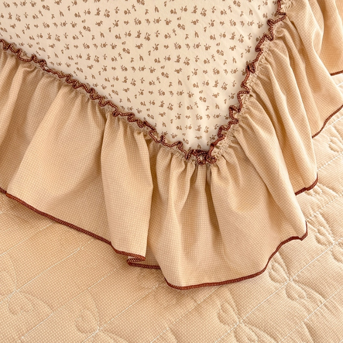 91家纺网 家纺一手货源 找家纺 漫布云2026春夏新品韩版公主风超柔水洗棉床盖四件套刺绣针织棉双层纱纯棉棉麻全棉公主风床盖款四件套  芬迪-松露咖 