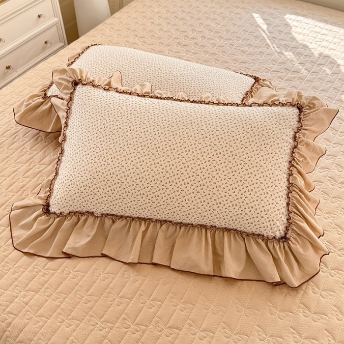 91家纺网 家纺一手货源 找家纺 漫布云2026春夏新品韩版公主风超柔水洗棉床盖四件套刺绣针织棉双层纱纯棉棉麻全棉公主风床盖款四件套  芬迪-松露咖 