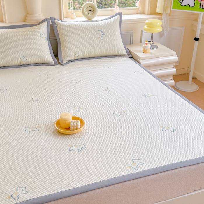 91家纺网 家纺一手货源 找家纺 2026高端轻奢简约A类提花凉感PE高分子复合软凉席三件套纯色豆豆冰丝凉席子三件套件空调席床单三明治 木马