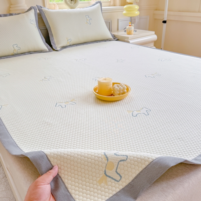 91家纺网 家纺一手货源 找家纺 2026高端轻奢简约A类提花凉感PE高分子复合软凉席三件套纯色豆豆冰丝凉席子三件套件空调席床单三明治 木马