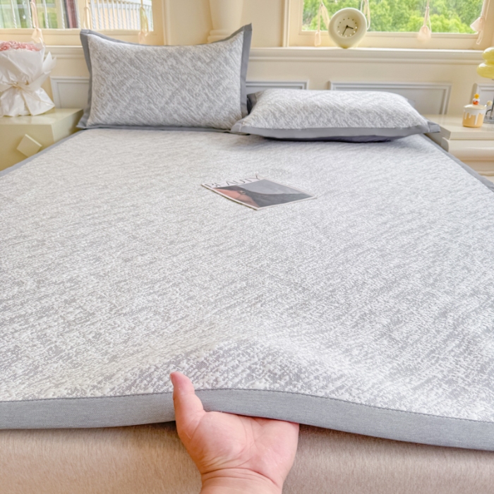 91家纺网 家纺一手货源 找家纺 2026高端轻奢简约A类提花凉感PE高分子复合软凉席三件套纯色豆豆冰丝凉席子三件套件空调席床单三明治 流光