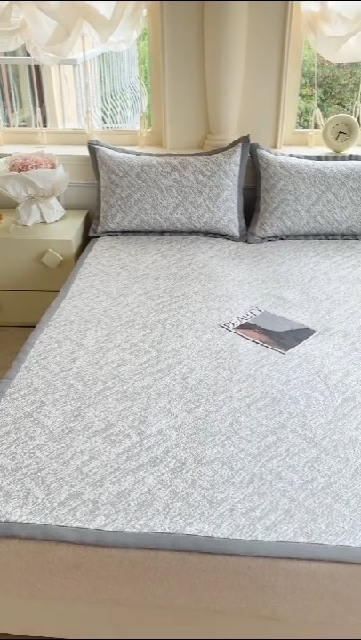 91家纺网 家纺一手货源 找家纺 2026高端轻奢简约A类提花凉感PE高分子复合软凉席三件套纯色豆豆冰丝凉席子三件套件空调席床单三明治 流光
