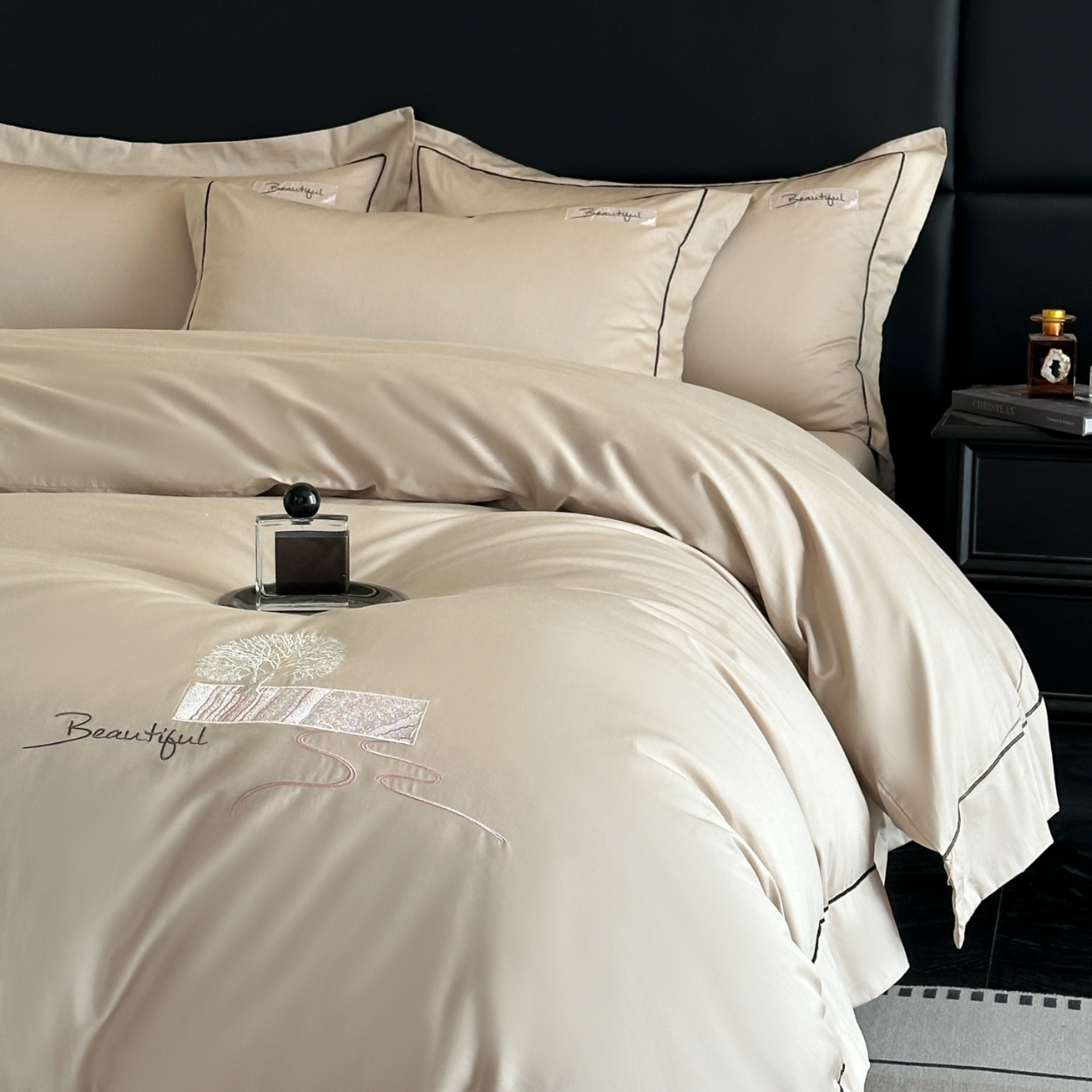 91家纺网 家纺一手货源 找家纺 （总）新方向 【控价 提供买家秀】2026新款 刺绣50s双股全棉贡缎长绒棉四件套-往事(控价 标准328元 加大348元)