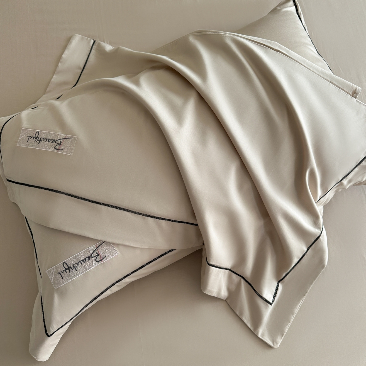 91家纺网 家纺一手货源 找家纺 （总）新方向 【控价 提供买家秀】2026新款 刺绣50s双股全棉贡缎长绒棉四件套-往事(控价 标准328元 加大348元)