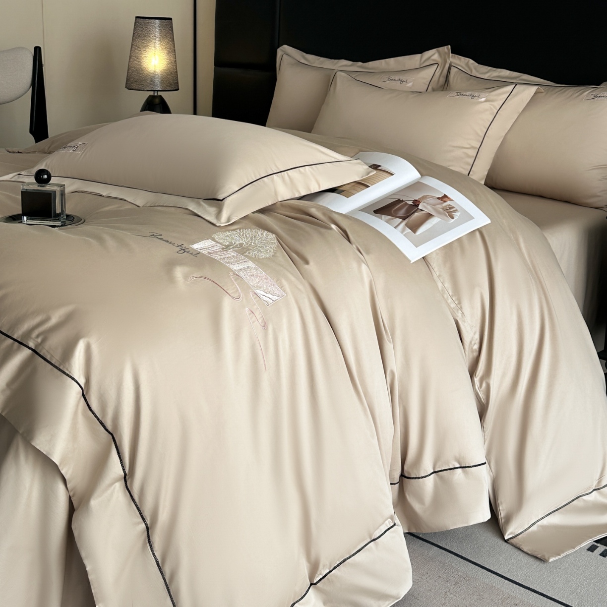 91家纺网 家纺一手货源 找家纺 （总）新方向 【控价 提供买家秀】2026新款 刺绣50s双股全棉贡缎长绒棉四件套-往事(控价 标准328元 加大348元)