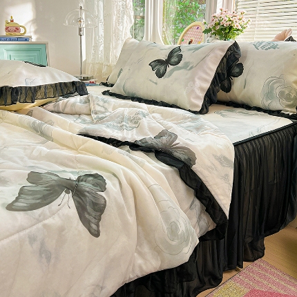 91家纺网 家纺一手货源 找家纺 （总）2026新款印花冰丝凉席夏被四件套凉感丝夏被花边床裙凉席套件冰感丝凉席三件套