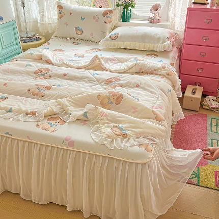 91家纺网 家纺一手货源 找家纺 （总）2026新款印花冰丝凉席夏被四件套凉感丝夏被花边床裙凉席套件冰感丝凉席三件套