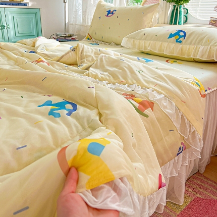 91家纺网 家纺一手货源 找家纺 （总）2026新款印花冰丝凉席夏被四件套凉感丝夏被花边床裙凉席套件冰感丝凉席三件套