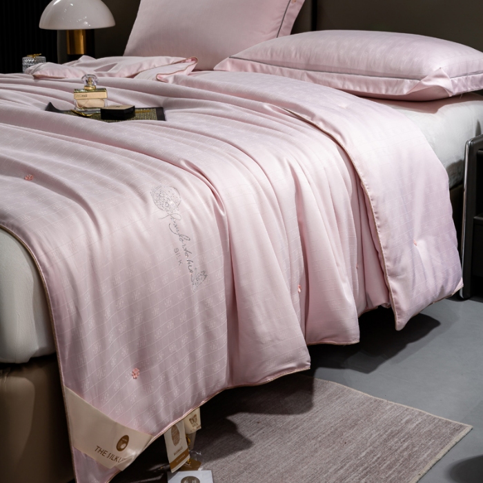 91家纺网 家纺一手货源 找家纺 （总）60支贡缎提花100%桑蚕丝被夏被 空调被 夏凉被 蚕丝被 榨蚕丝被 长城格蚕丝夏被