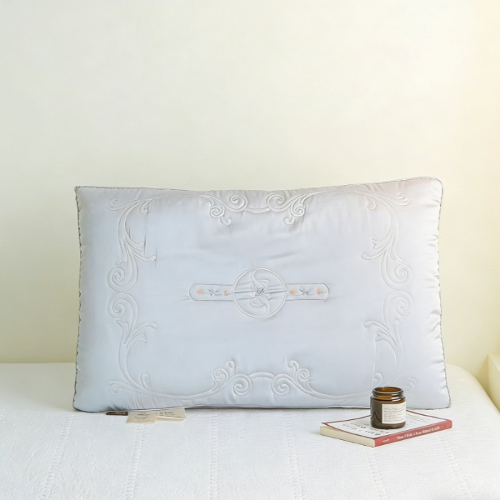 91家纺网 家纺一手货源 找家纺 （总）轻奢刺绣天丝枕头 柔软护颈助眠枕芯欧式卷草纹刺绣