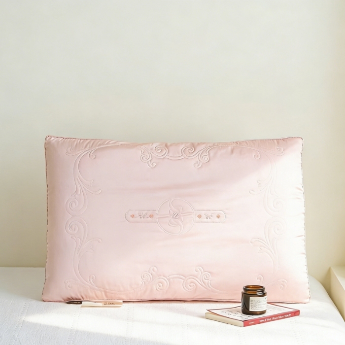 91家纺网 家纺一手货源 找家纺 （总）轻奢刺绣天丝枕头 柔软护颈助眠枕芯欧式卷草纹刺绣