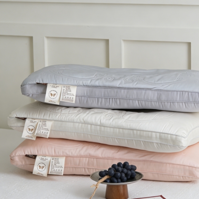 91家纺网 家纺一手货源 找家纺 （总）轻奢刺绣天丝枕头 柔软护颈助眠枕芯欧式卷草纹刺绣