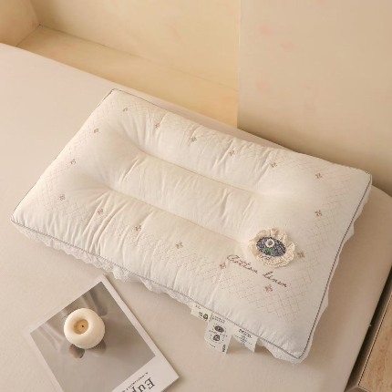 91家纺网 家纺一手货源 找家纺 （总）棉麻蕾丝护颈枕头 温柔包裹感助眠枕芯云朵触感 睡出好颈椎