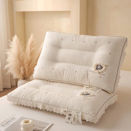 91家纺网 家纺一手货源 找家纺 （总）棉麻蕾丝护颈枕头 温柔包裹感助眠枕芯云朵触感 睡出好颈椎