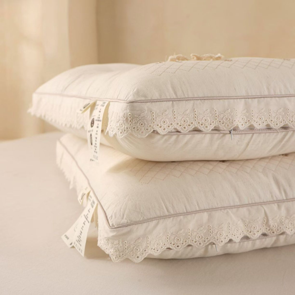 91家纺网 家纺一手货源 找家纺 （总）棉麻蕾丝护颈枕头 温柔包裹感助眠枕芯云朵触感 睡出好颈椎